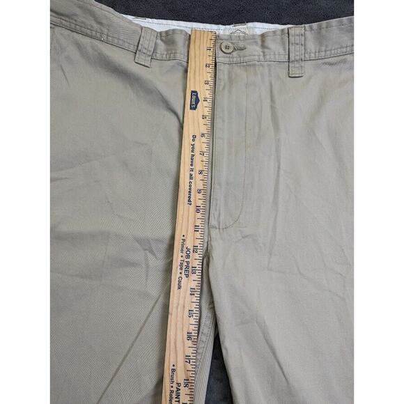 St. John's Bay Men's Shorts British Khaki Legacy Flat Front Size 44 x 10" Inseam - Picture 7 of 10